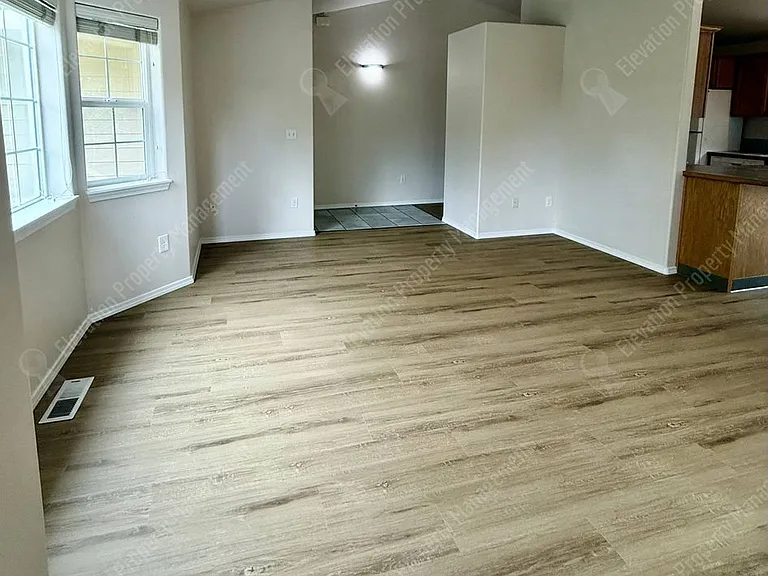 1299 NE Glacier Ridge Rd — Photo 6