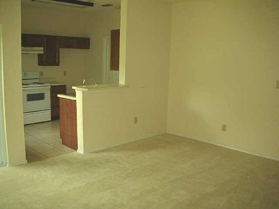 3rd image of 915 Rolling Meadows Dr