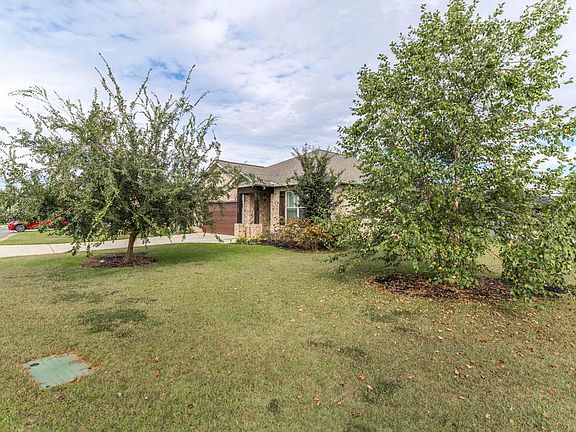 4th image of 400 Silo Cir