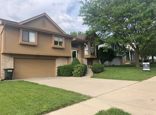 15207 Bedford Ave, Omaha, NE 68116