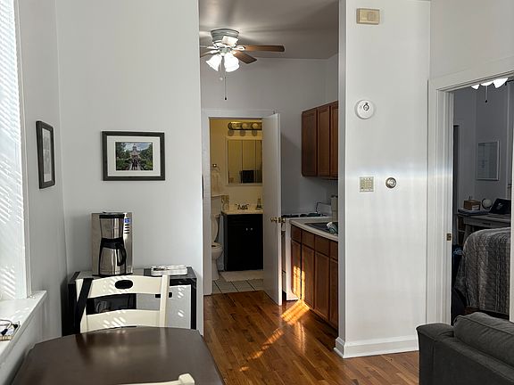 3rd image of 1346 N Greenview Ave #1F