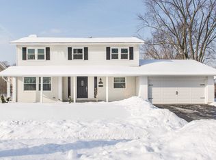 86 Lonsdale Rd, Elk Grove Village, IL 60007