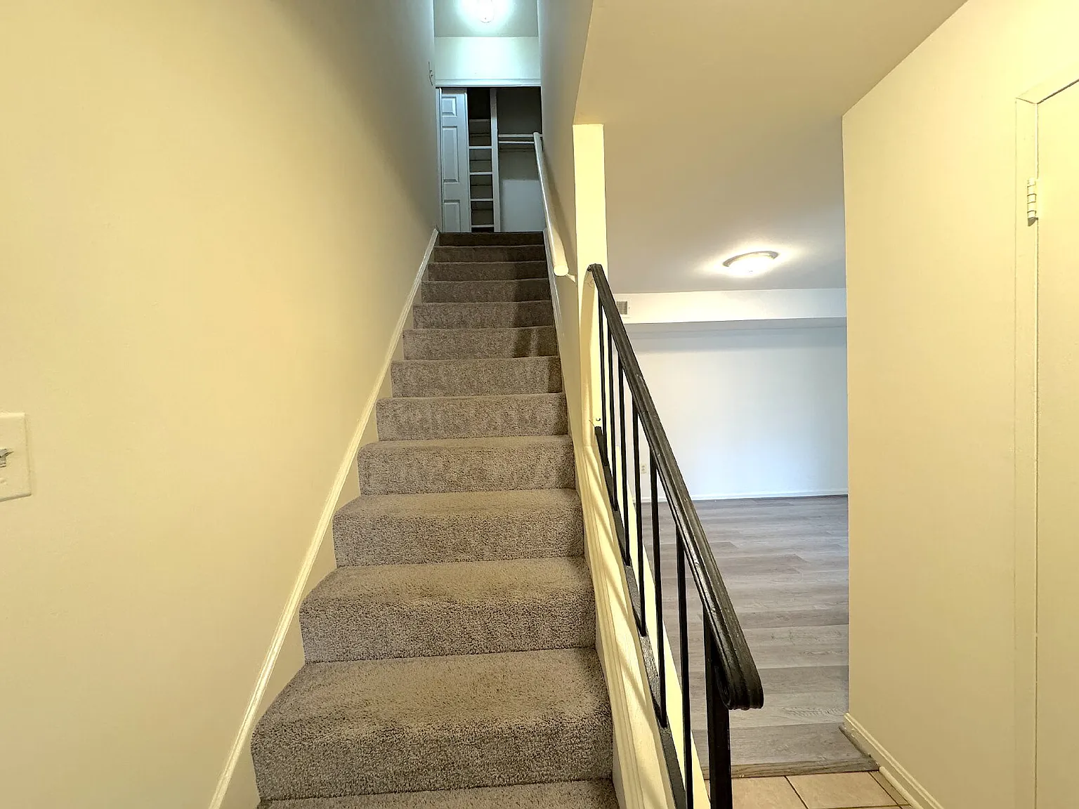 3 bed, 2.0 bath, 1400 sqft, $2,350 — Photo 2