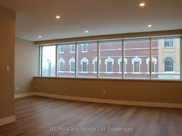 391 Dundas St #2, Woodstock, ON N4S 1B6