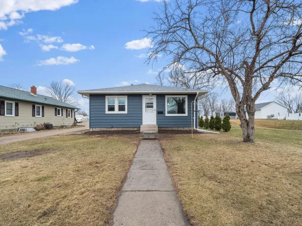 527 4th St N, Sauk Centre, MN 56378
