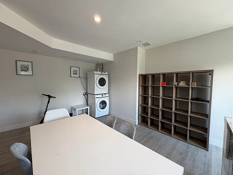 1410 W 37th Pl #B2 — Photo 7