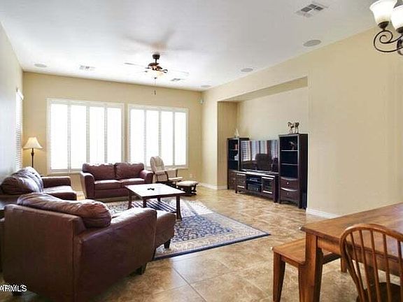 3rd image of 831 W Zion Pl