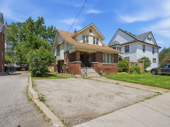 4497 Morrison St, Niagara Falls, ON L2E 2B6