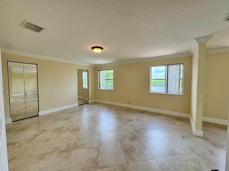 898 Tulip Cir — Photo 20