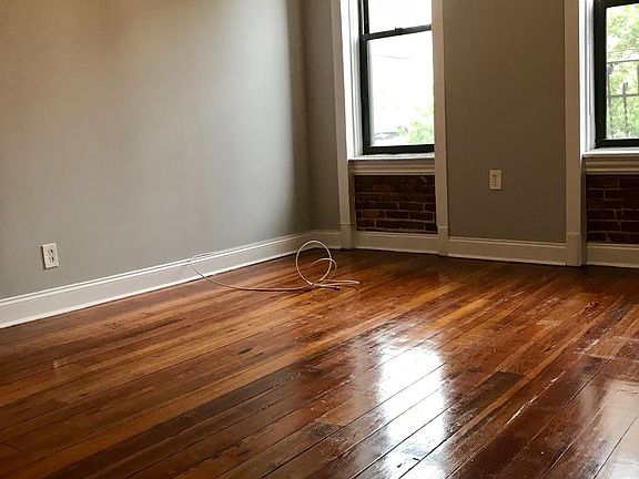3rd image of 692 Rhinelander Ave #3B