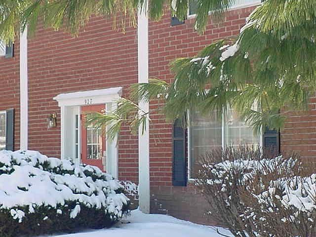 1st image of 927 Hoover Village Dr #927A