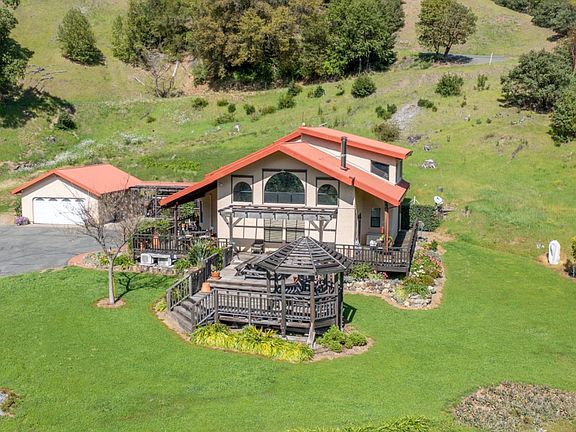 3rd image of 24301 King Ridge Rd