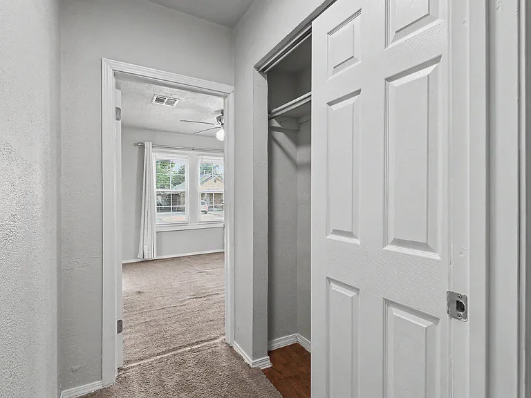 537 SW 46th St — Photo 24