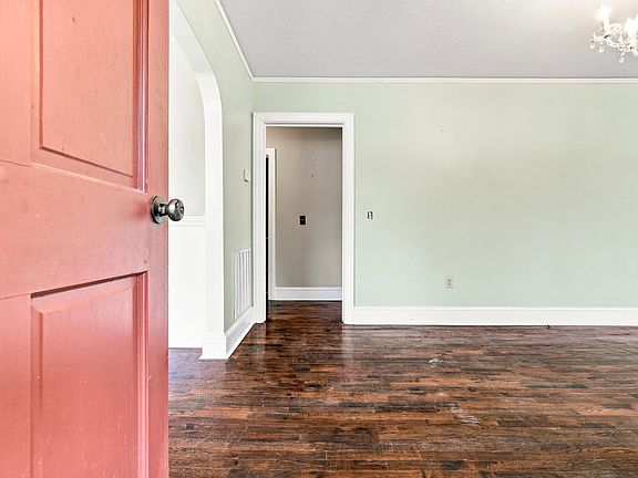 5th image of 237 Margaret St