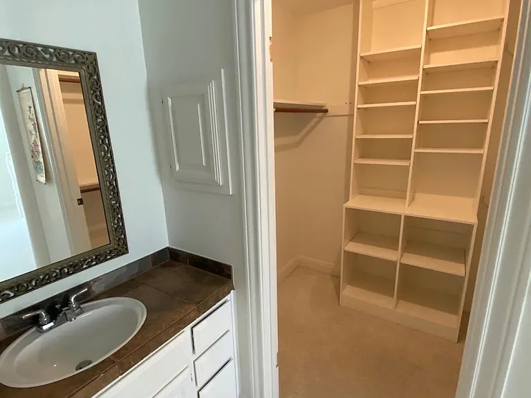 2500 Steck Ave #7 — Photo 6