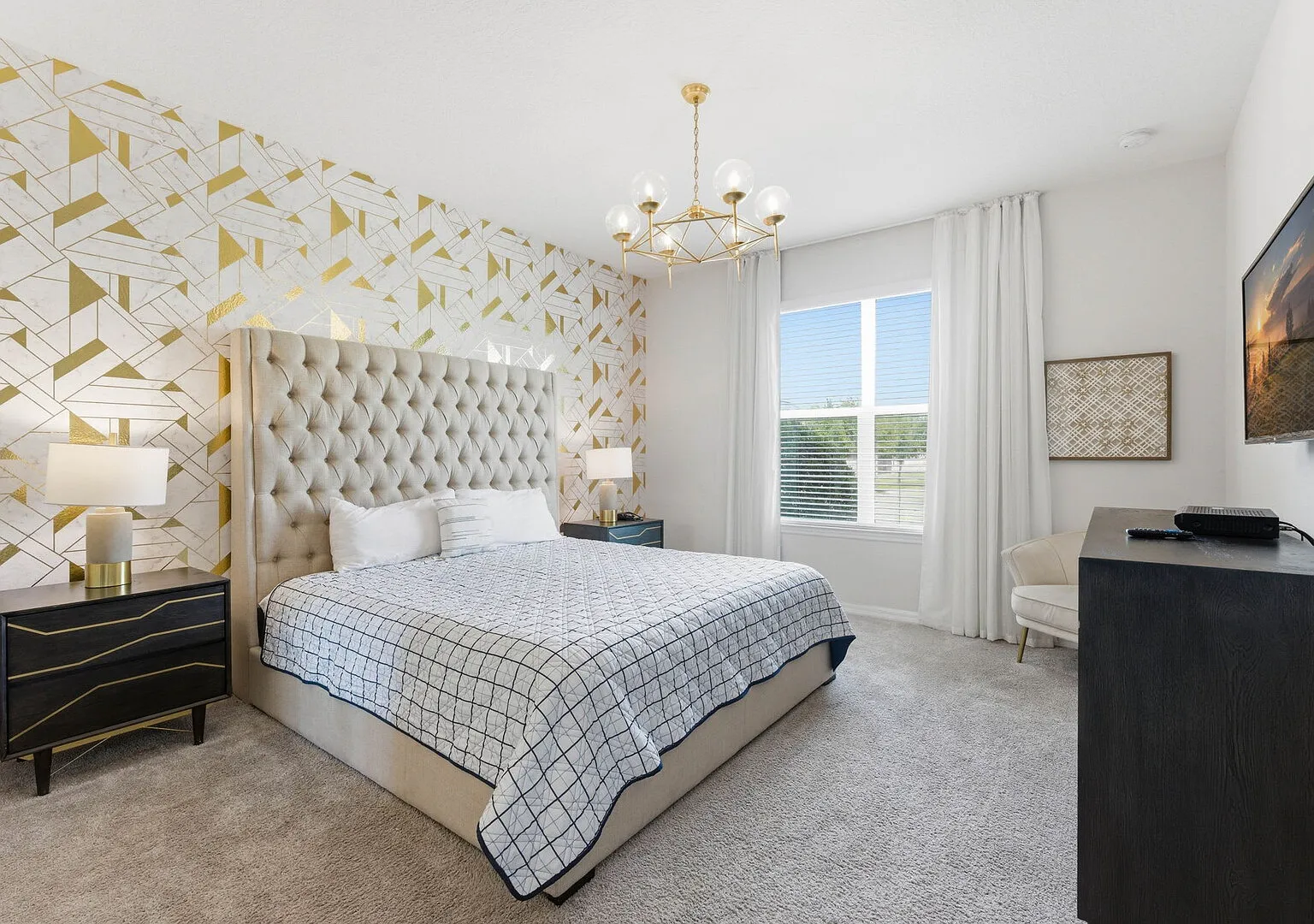 Upscale 9BR Stay with Pool and Themed Rooms — Photo 4