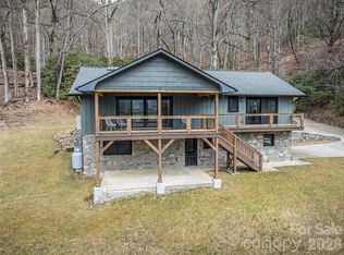 453 Friendly Acres Dr, Waynesville, NC 28786