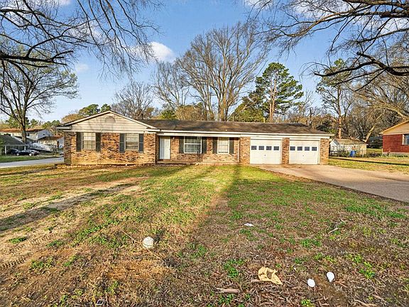 3rd image of 3697 Lakehurst Dr