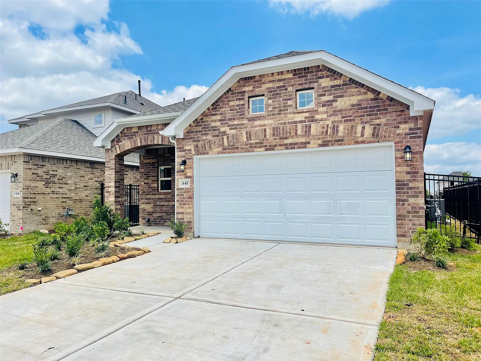3 bed, 3.0 bath, 1800 sqft, $2,250 — Photo 2