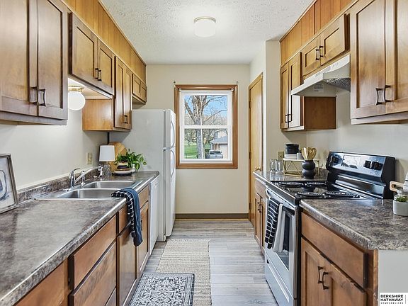 3rd image of 5621 Charles St