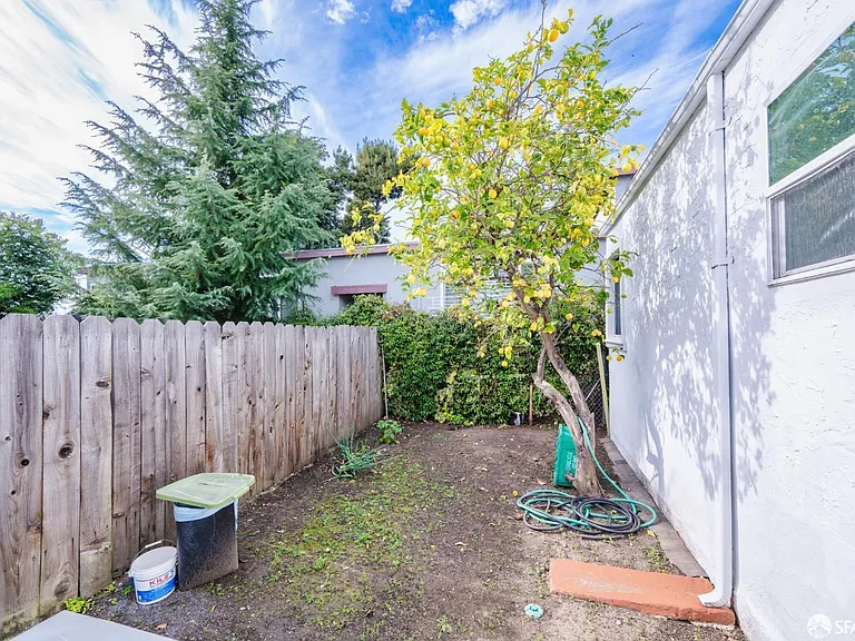6029 Macarthur Blvd — Photo 31