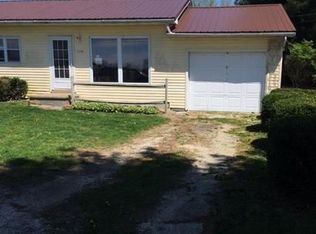 1346 S 5th St, Carrollton, IL 62016