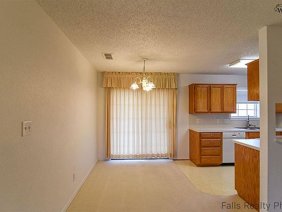5th image of 1205 Oakhurst Dr