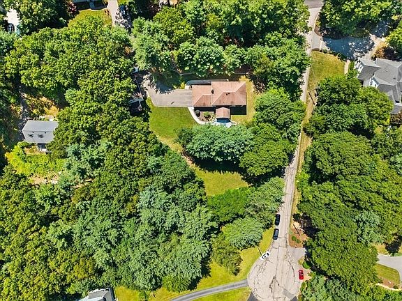 3rd image of 74 Lakeview Rd