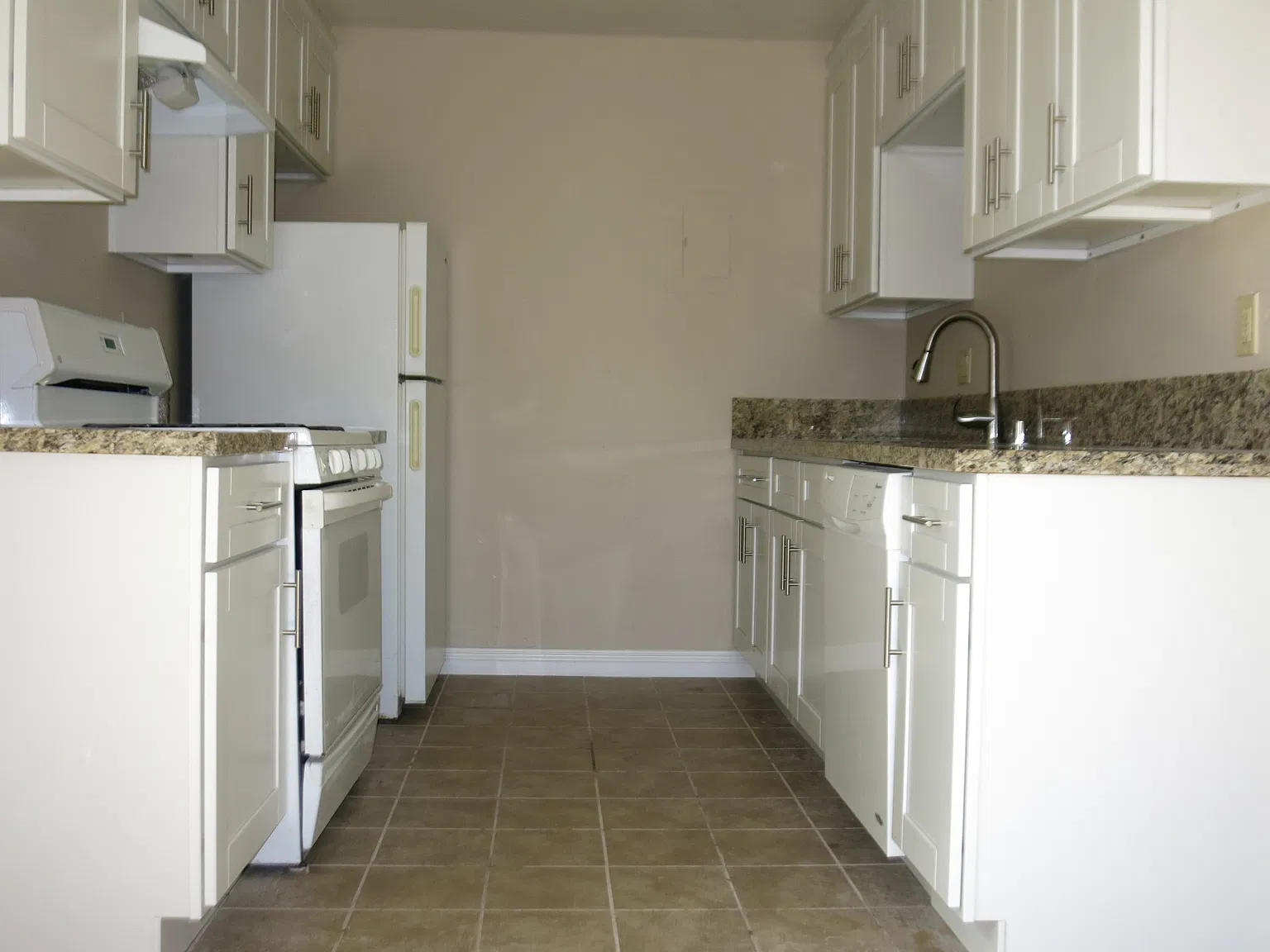 2 bed, 1000 sqft, $3,350 — Photo 1