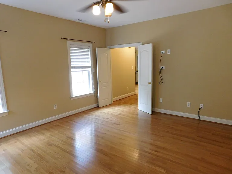 300 Taliaferro Ln — Photo 25
