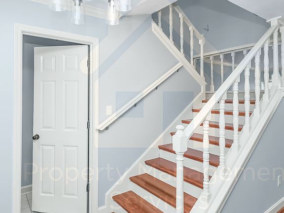 3rd image of 4118 Mason Woods Ln