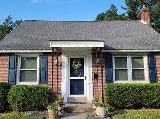 933 Greenbriar Ln, Springfield, PA 19064