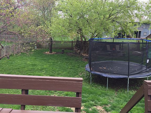 2nd image of 525 SE Brownfield Dr