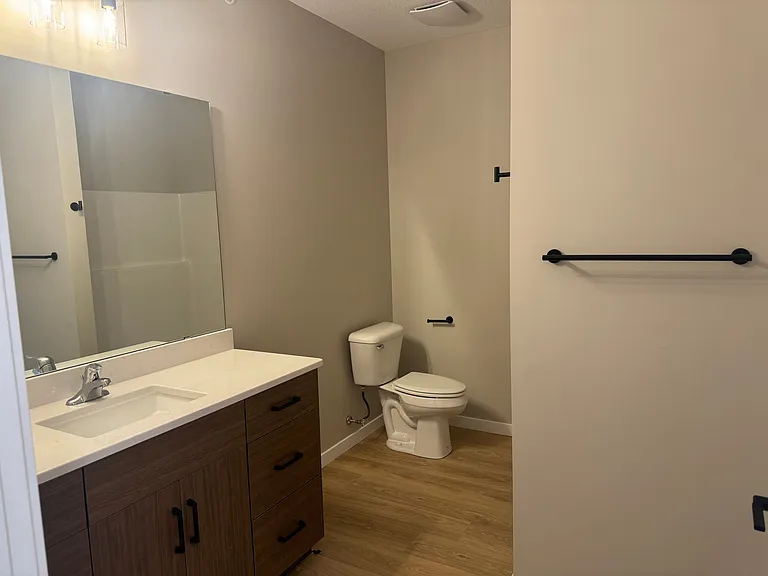 260 S Chestnut St — Photo 4