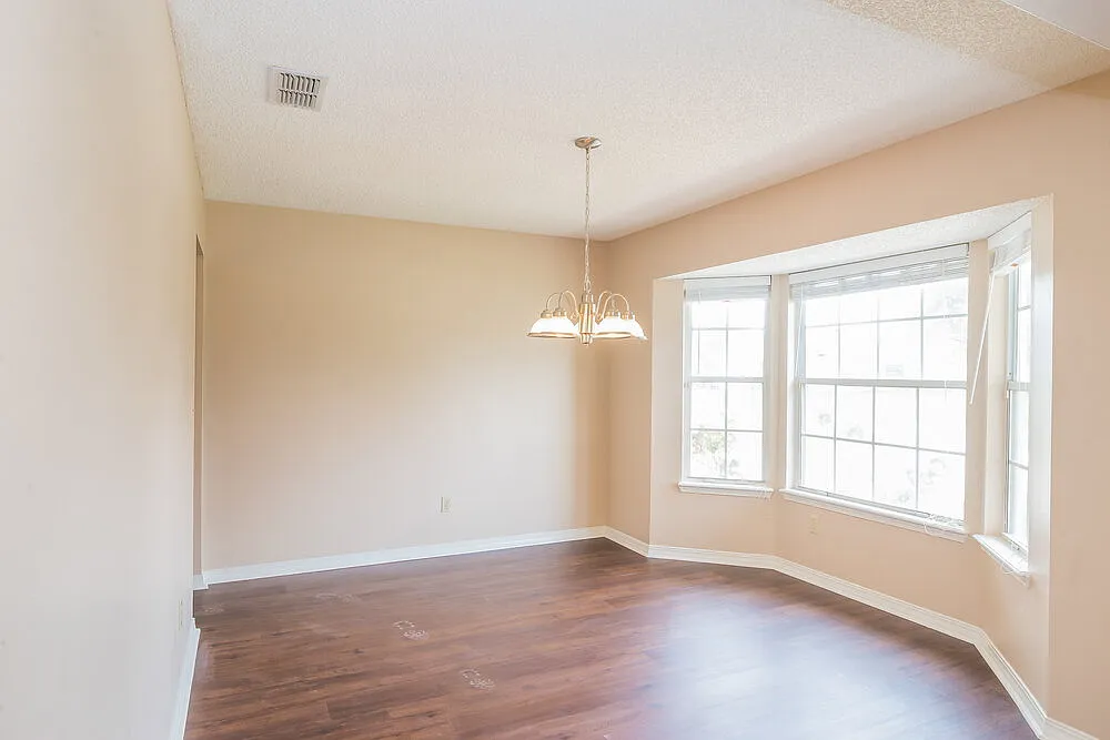 3 bed, 2.0 bath, 1627 sqft, $2,200 — Photo 4