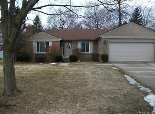 40329 Ladene Ln, Novi, MI 48375