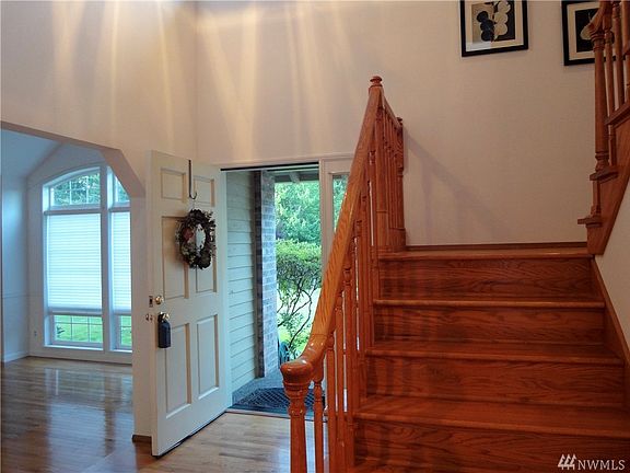 2nd image of 421 NW Dyes View Ct