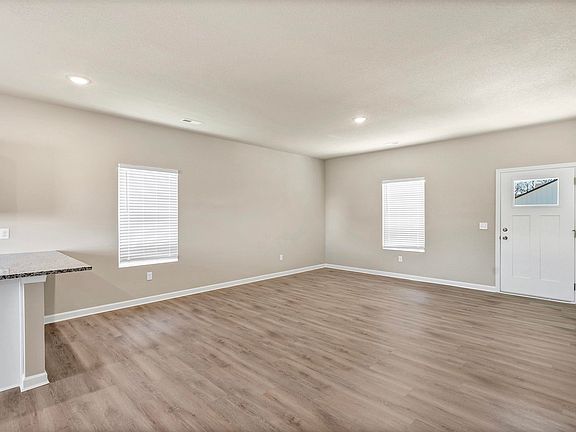 4th image of 1054 Twinland Rd