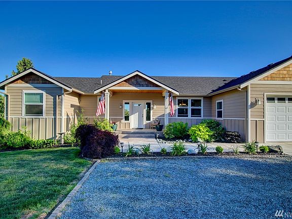 Entrance has wonderful North West curb appeal.