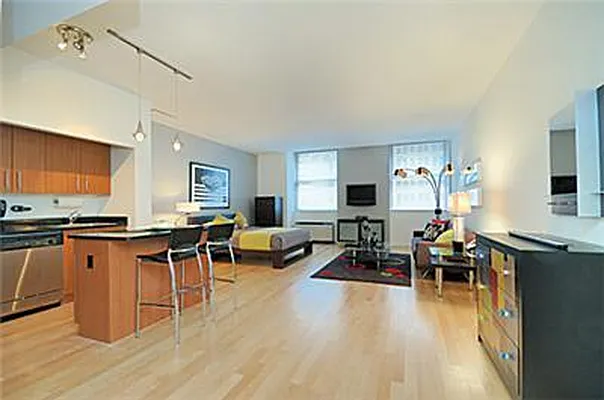 Rented by Bank Neary | media 61