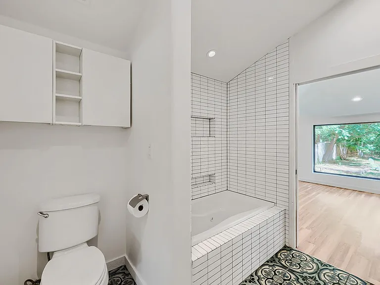 1321 W San Antonio St — Photo 19