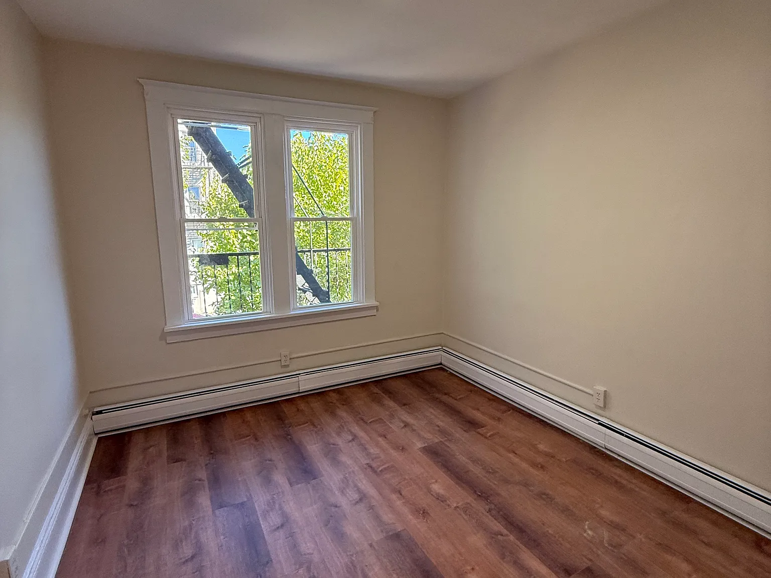 2 bed, 725 sqft, $1,900 — Photo 2