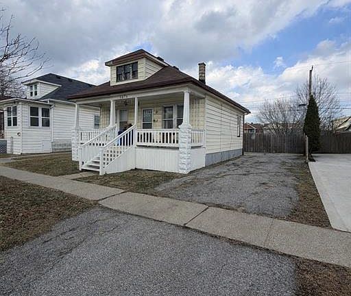 2nd image of 1816 Hickory Rd