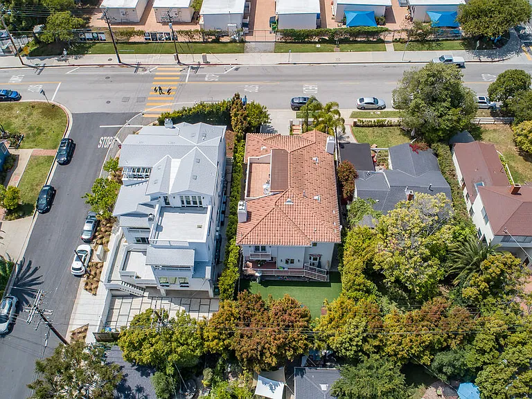 16790 Marquez Ave — Photo 37