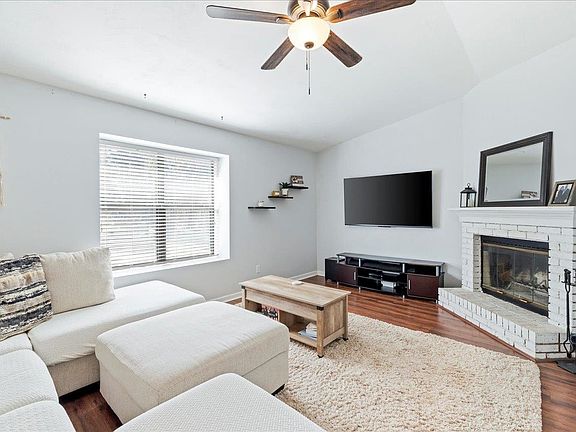 5th image of 240 Whetherbine Way E