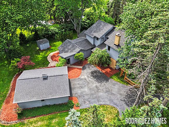 2nd image of 6271 Cascade Rd SE