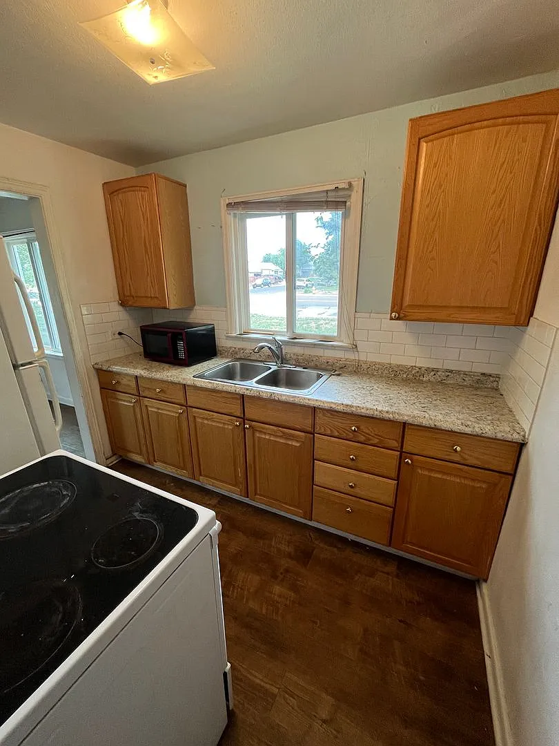 3 Bedroom 1 Bathroom Ranch in East Denver! — Photo 4