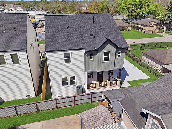 3rd image of 2306 Langley Rd