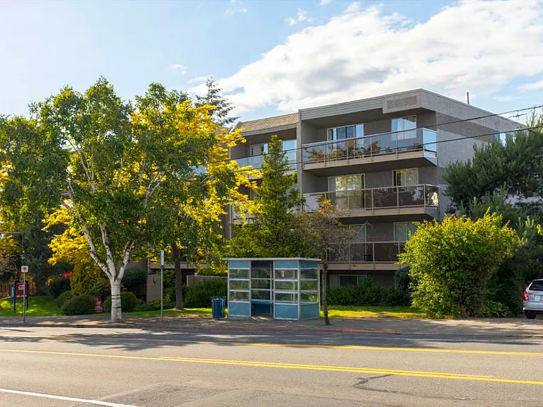 1140 Hillside Ave — Photo 12