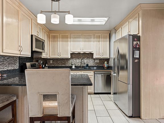5th image of 2204 El Navajo St SW